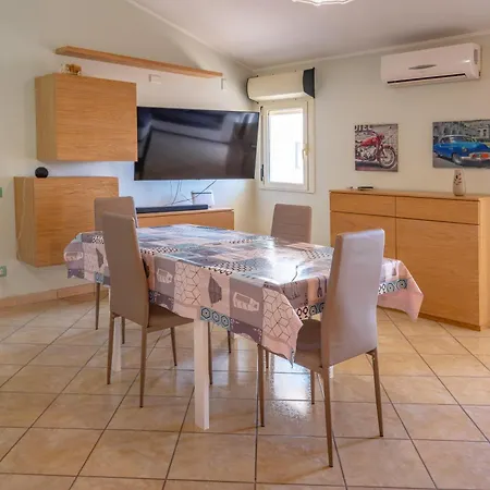 House Via Monserrato Apartamento